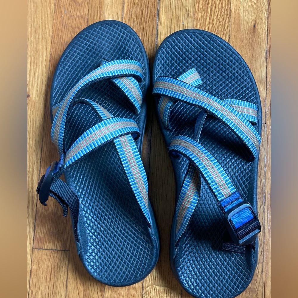 Chaco’s vibrant size 8